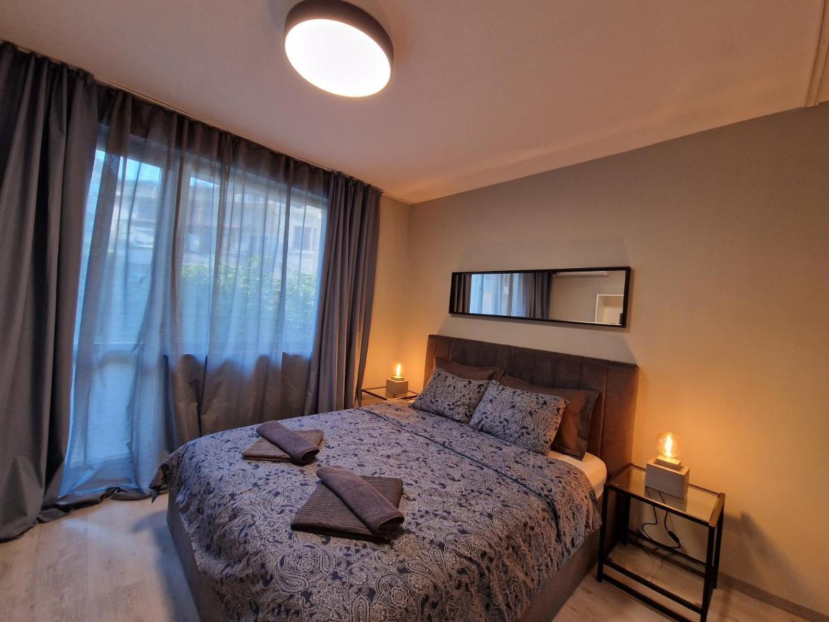 Marsselis Luxe Port Apartment Varna Exterior photo